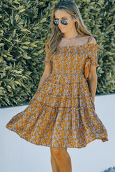 Robe froncée à volants et à volants à fleurs